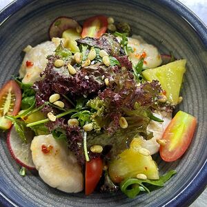 Салат с куриной грудкой и ананасом