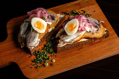 Филе балтийской кильки на ржаном хлебе
