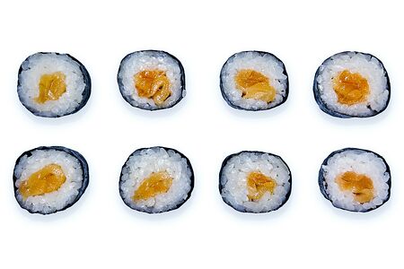 Маки с лососем 