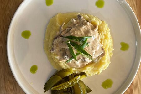 Бефстроганов с картофельным пюре