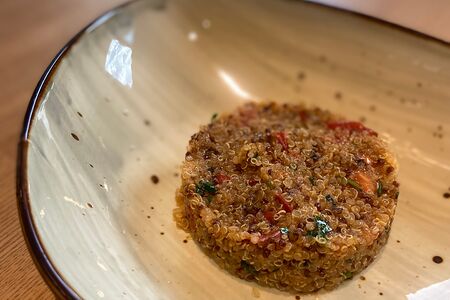 Киноа с чесночно-сливочным маслом