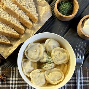 Пельмени с бульоном 