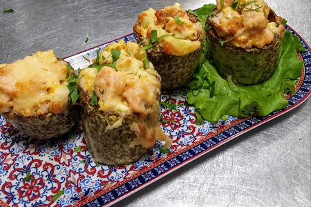 Кольца из цукини с семгой, сливками и сыром