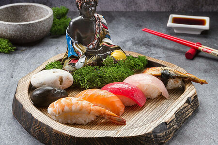 Суши с креветкой