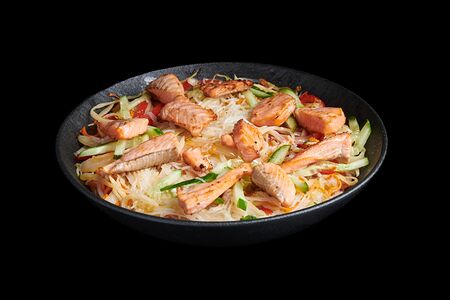 Wok фунчоза с лососем