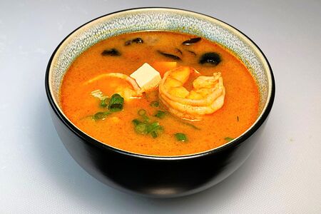 Суп острый с креветками и кокосовым молоком