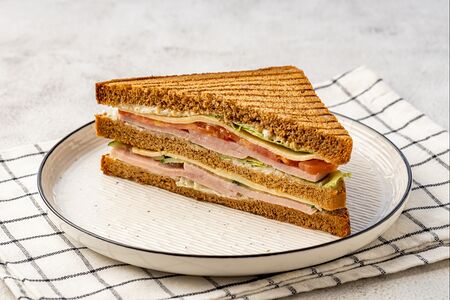 Сэндвич с ветчиной и сыром