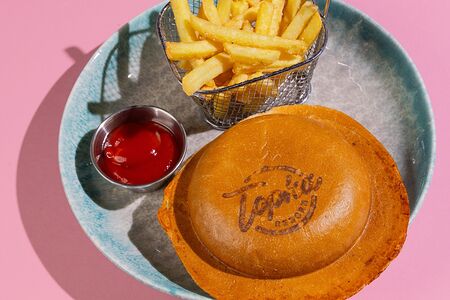 UFO Бургер с рваной свининой, халапеньо и домашним чили