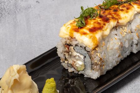 Ролл Чиз угорь запеченный