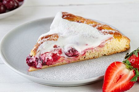 Четыре ягоды со сметаной