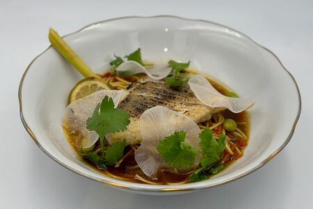 Судак с яичной лапшой 