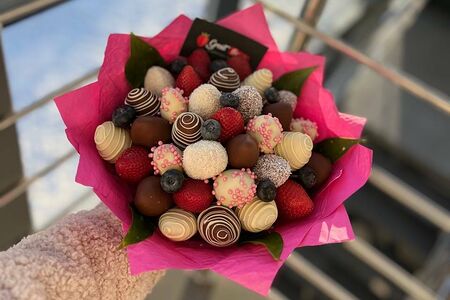 Клубничный букет №2