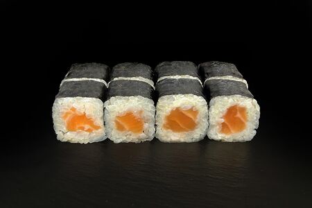 Сяке маки с лососем