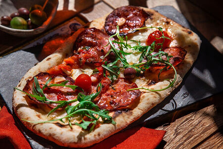 Фокачча с салями