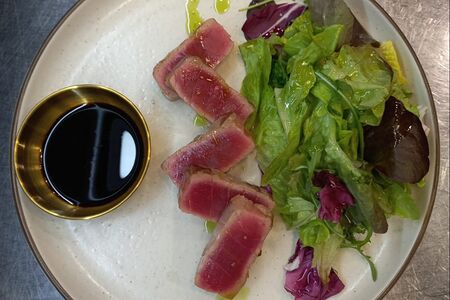 Тунец, микс салата