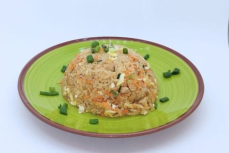 Обжаренный рис с курицей