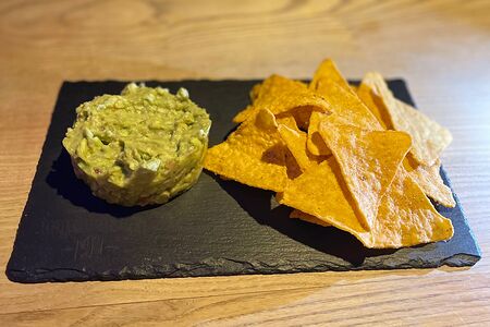 Начос с гуакамоле