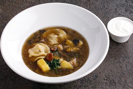 Суп с пельменями