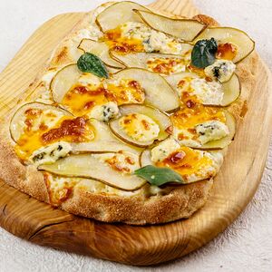 Пицца 4 сыра с грушей