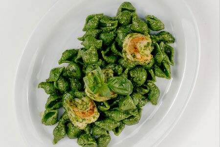 Ракушки песто с креветками