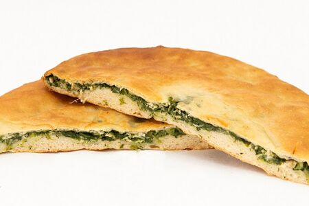 Пирог осетинский со шпинатом и сыром