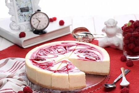 Чизкейк с малиной