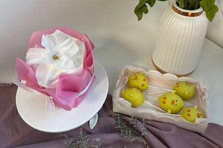 Комбо №1 Творожный кулич с цукатами и кейк-попсы Цыпы