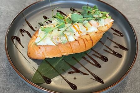 Брускетта с креветками