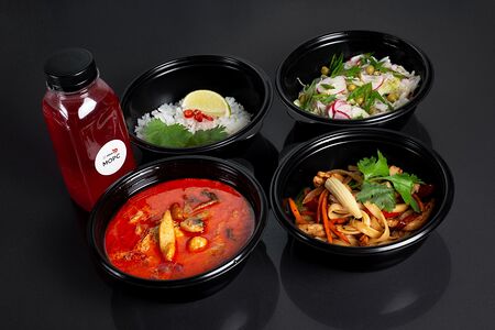 Ланч №4: Том ям, салат, удон, морс