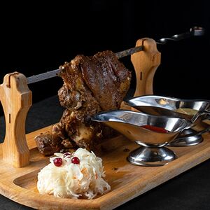 Рулька запеченная