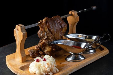 Рулька запеченная