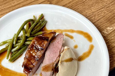 Утиная грудка с пюре из сельдерея