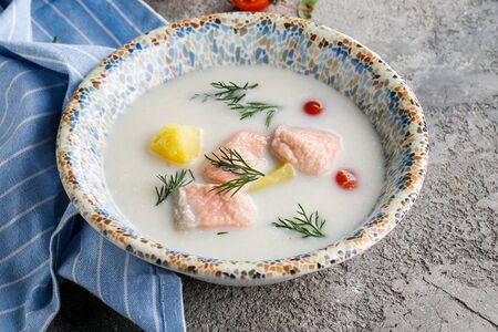 Сливочный суп с форелью