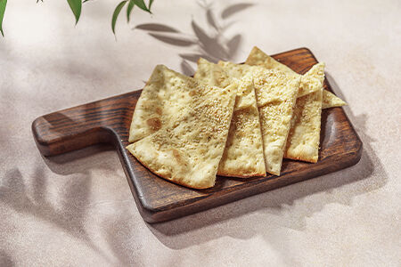 Фокачча с кунжутом и оливковым маслом