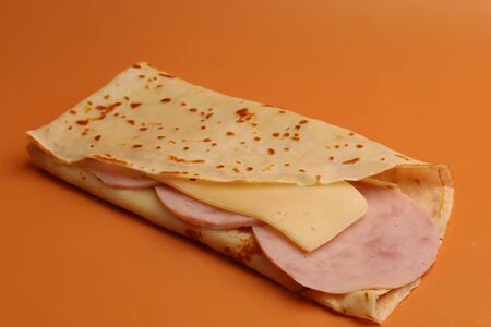 Блин с ветчиной и сыром