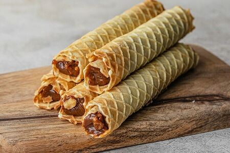 Вафельные трубочки с вареной сгущенкой