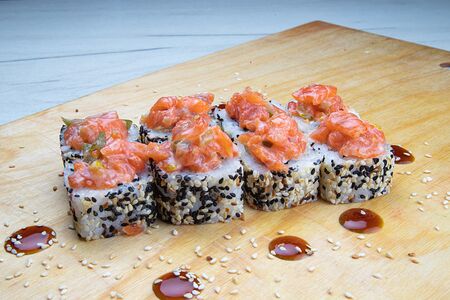 Тартар лосось-халапеньо