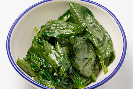 Шпинат, оливковое масло, лимон