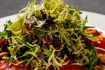 Сашими-салат с тунцом и миндалем