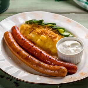 Домашние колбаски с картофельным пюре