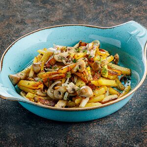 Картофель жареный с грибами и луком