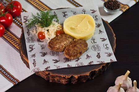 Котлеты от бабули с картофельным пюре