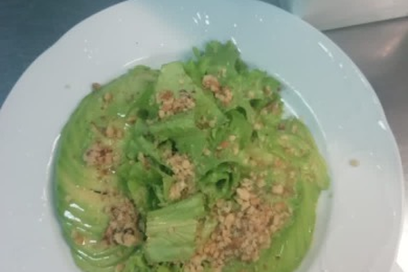 Салат из авокадо и киноа