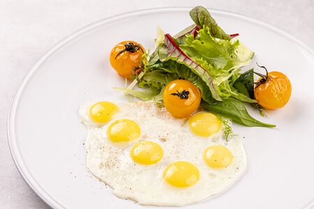 Яичница из перепелиных яиц