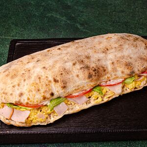 Неаполитанский сэндвич с омлетом, ветчиной и сыром