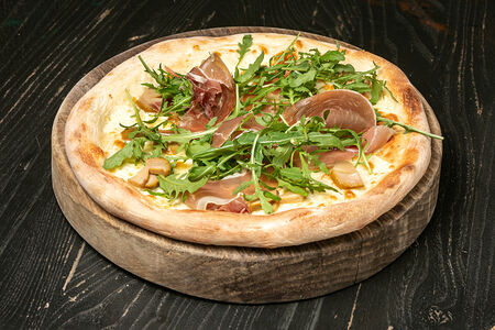 Пицца с белыми грибами и Пармой