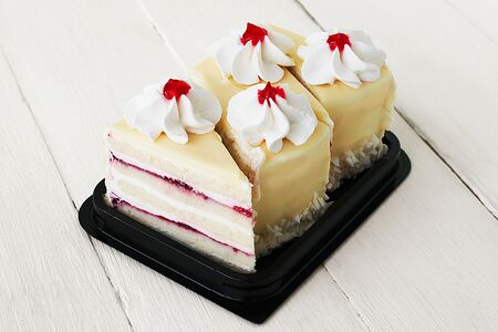 Пирожное Молочная девочка