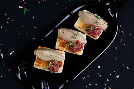 Паштет из телячей печени с луковым конфитюром