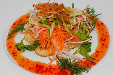 Имбирный салат с курицей