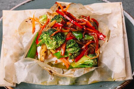 Филе трески, запеченное в пергаменте